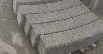 中卫芝麻白弧形路牙石