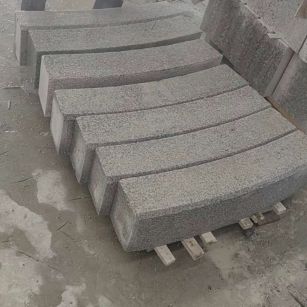 中卫芝麻白弧形路牙石