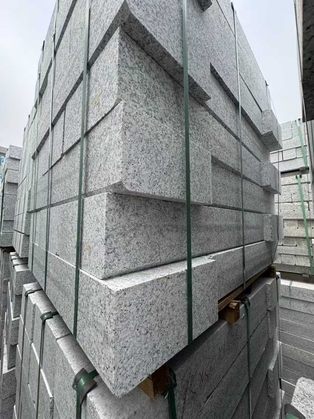 中卫芝麻白路牙石 马路牙子